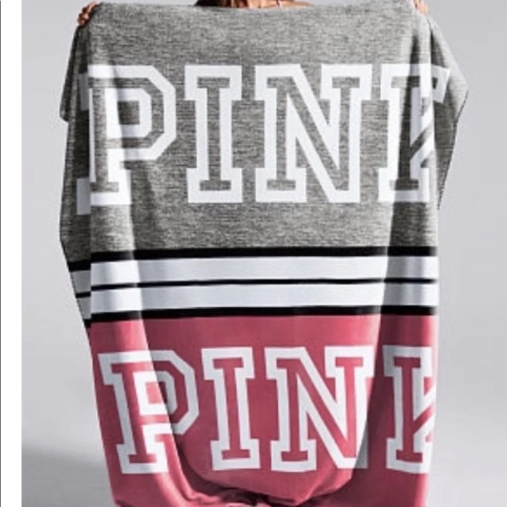 🆕 Victoria’s Secret Pink Sherpa Blanket Begonia